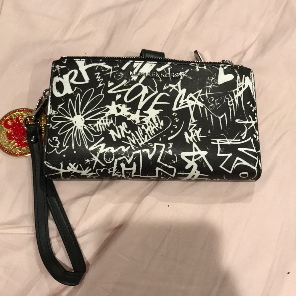Michael Kors Wallet/phone holder Brooklyn graffiti